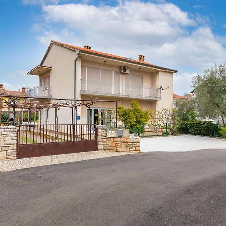 Lovely Apartment In Fazana With Kitchen Exterior photo